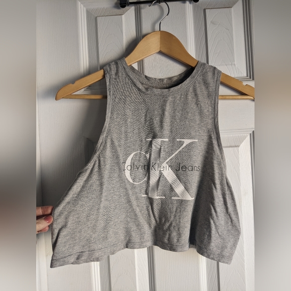 FREE with purchase 🤩 Calvin Klein grey crop top - Picture 1 of 8